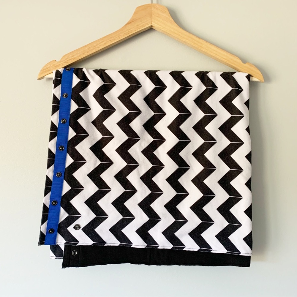 Lululemon Vinyasa Scarf Arrow Chevron Black/White